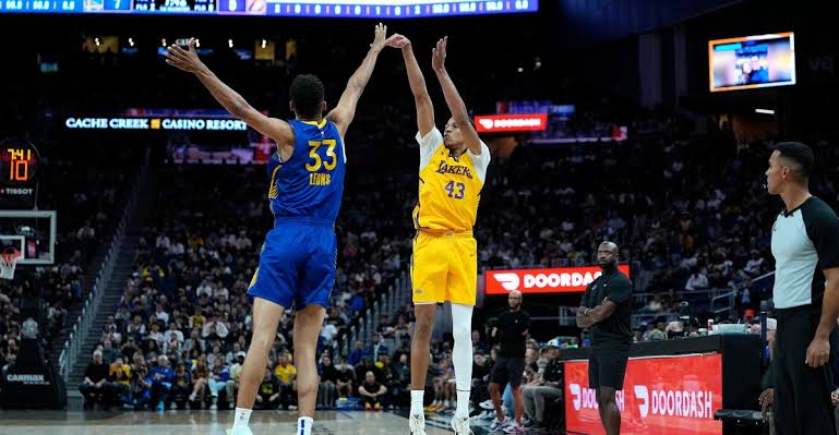 Lakers blown out by Warriors in California Classic