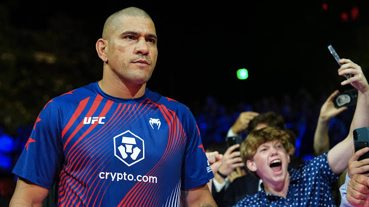 Alex Pereira Calls Out Ref in Video, Shows Photos After Ciryl Gane KO Loss at UFC White House Event