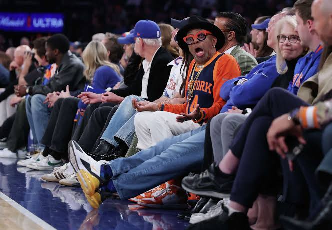 Knicks collapse, Hawks pull off stunning comeback to win Game 2 of NBA playoff series
