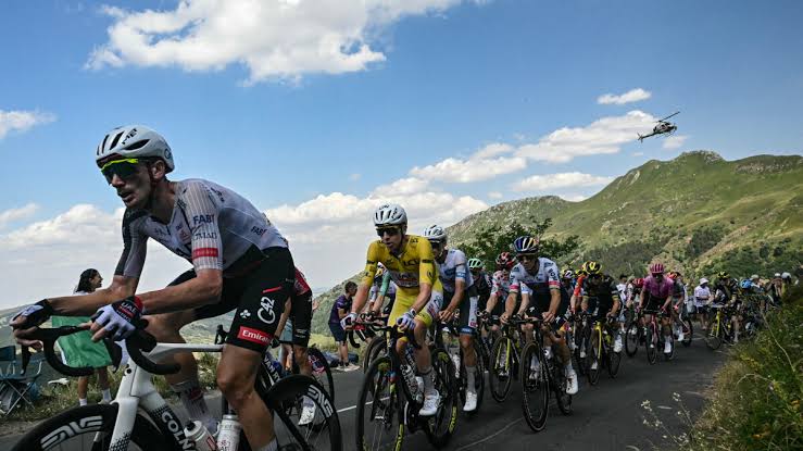 Tadej Pogačar powers to 3rd stage victory to demoralize rivals and extend Tour de France lead