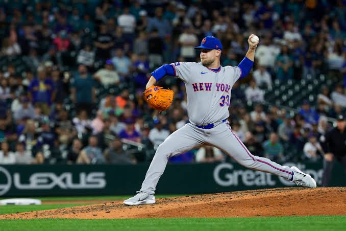 Twins To Acquire A.J. Minter