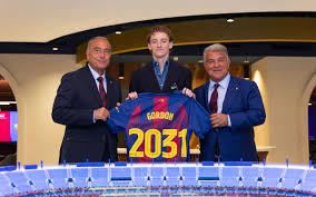Anthony Gordon becomes an FC Barcelona player