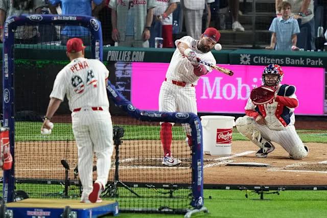 Kyle Schwarber finishes 2nd in HR Derby