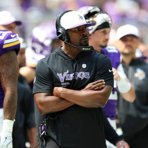 Brian Flores will amend lawsuit to include retaliation claim over arbitration issue