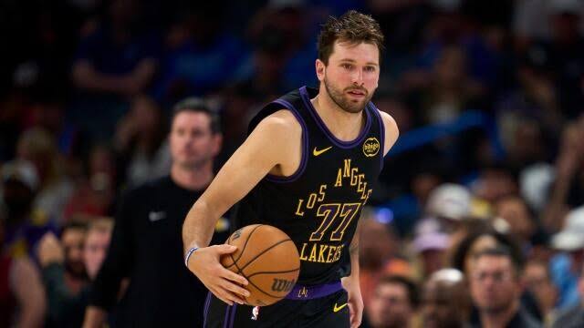 Deandre Ayton trade grades: Lakers ship veteran center to Wizards with eyes on free-agent replacement