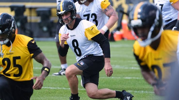 Aaron Rodgers quickly gets back to work with Steelers at OTAs