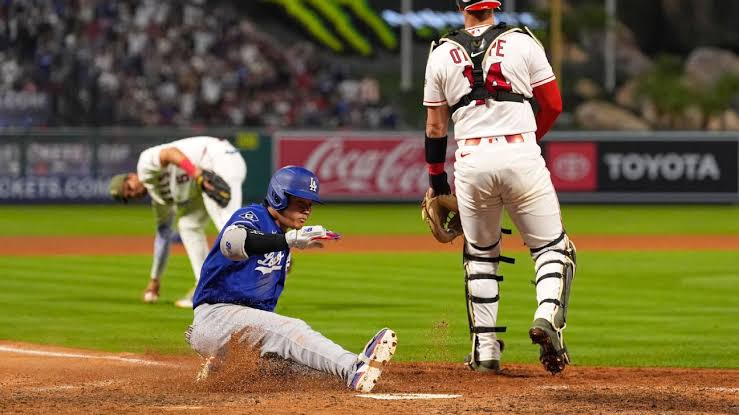 Ohtani's little league HR keys 5-RBI night in Dodgers' blowout win
