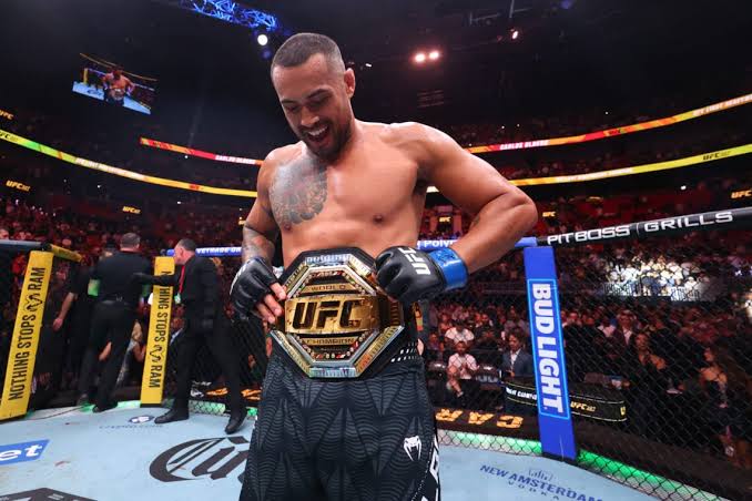 Carlos Ulberg ruled out until 2027: Doctor diagnoses serious injury using UFC 327 footage