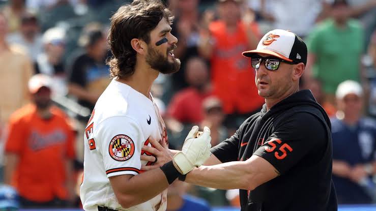 Orioles' Alexander fractures hand after being hit by pitch