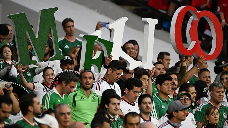 Ecuador isn't thrilled after Mexican fans make a ruckus outside its hotel before Round of 32