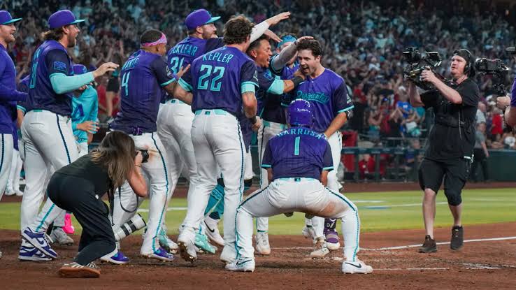 In most playoff-like game of the year, Diamondbacks rookie Ryan Waldschmidt walks off Dodgers