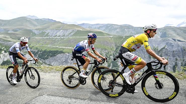 Pogacar closes in on record-equaling fifth Tour de France title as Carapaz wins penultimate stage