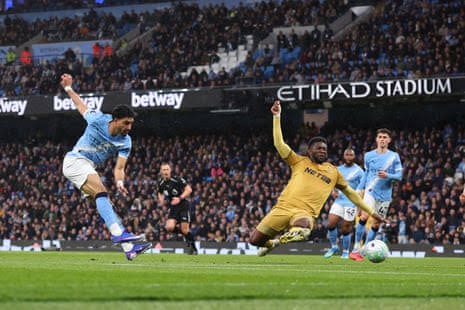 Foden inspires Manchester City’s win against Crystal Palace to close gap at top