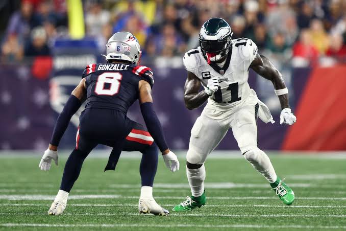 Patriots teammate had to pull A.J. Brown away after a heated moment with Christian Gonzalez