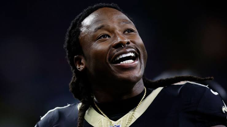 Alvin Kamara agrees to reworked deal to stay with Saints