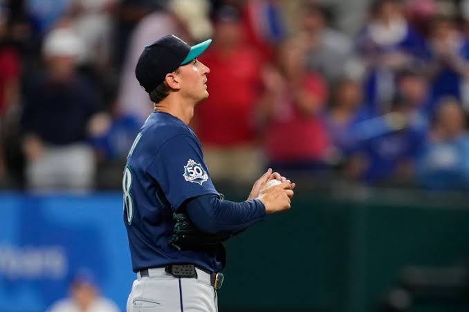Mariners' free-fall continues as Rangers take series and control of AL West