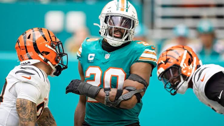 Dolphins give extension to Jordyn Brooks; Miami keeping another core player