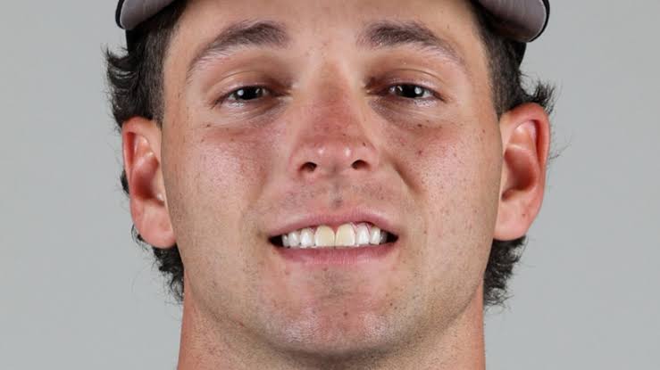 No. 1 pick Roch Cholowsky signs for $10.35M