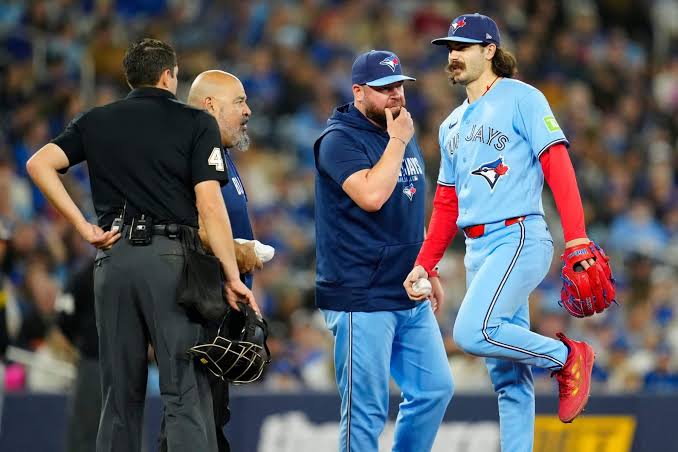 Blue Jays potentially avoid disaster after Dylan Cease, Vladimir Guerrero Jr. leave game