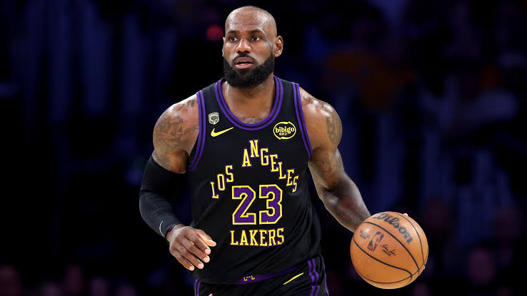 Did LeBron Fuel Cavs Rumors in Trending Photo with High School Teammates? NBA Fans Sound Off