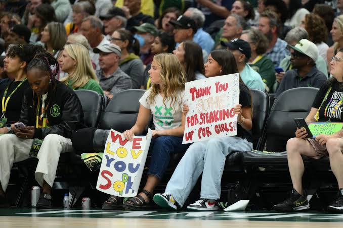 Storm apologize after co-owner berates teen girls supporting Sophie Cunningham