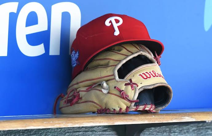 Phillies fan wins auction to call an inning on the radio, and absolutely crushes it