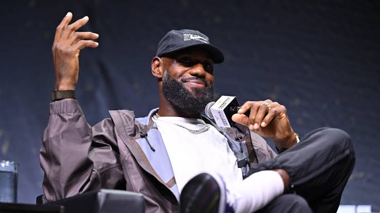Heat post, then delete, link to LeBron James introductory press conference video