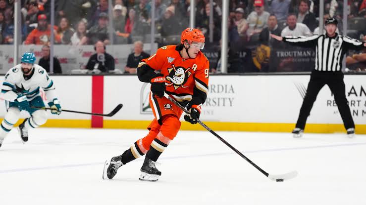 Flyers sign Ducks center Carlsson to 5-year, $90 million offer sheet; Anaheim has 7 days to match