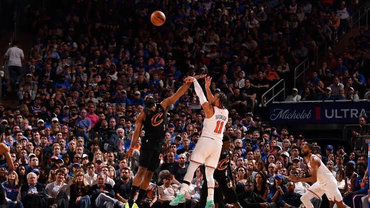 Knicks rally from 22 down in 4th, steal Game 1 from Cavs in OT