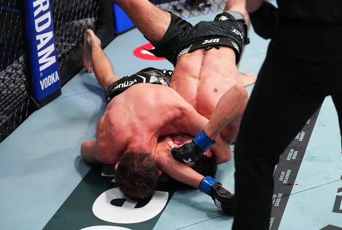 UFC Vegas 118 video: Bryce Mitchell scores dramatic submission in final seconds