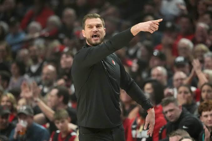 Tiago Splitter leaving Blazers to become Bulls coach: Sources