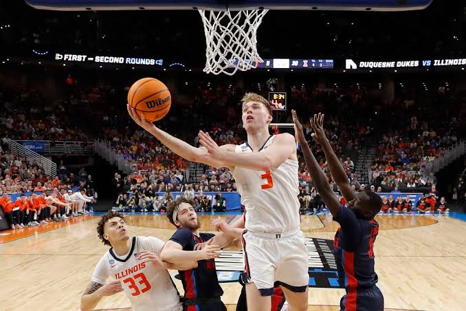 Trump threatens schools’ federal funding in new order aimed at stabilizing college sports