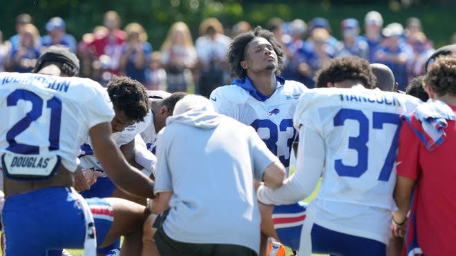 Bills lineman savors punching rookie after cheap shot at practice
