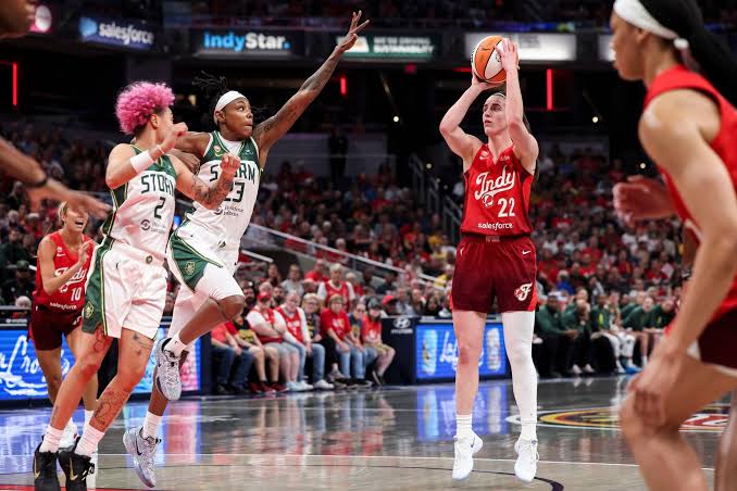 Caitlin Clark torches Storm for career-best night