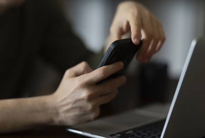 Apple, Google Offer ‘Nudify’ Apps Despite Policies Against Them