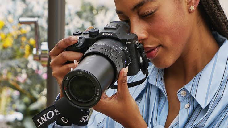Sony's RX10 V Superzoom Finally Arrives With A New Design And 4K 120p Video