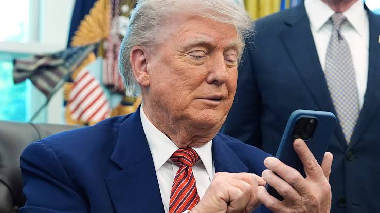 Tech Expert Gets Brutally Honest About The Trump Mobile Phone: ‘Looks Like A Urine Sample’