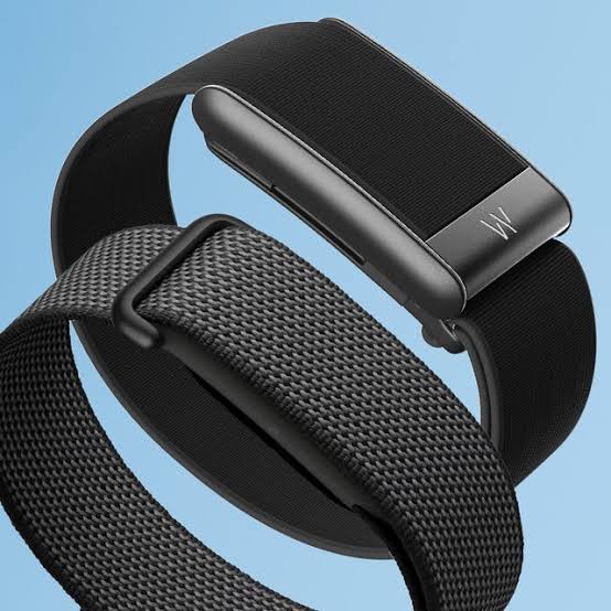 The New FitBit Air vs. Whoop 5.0: Which One Is Better?
