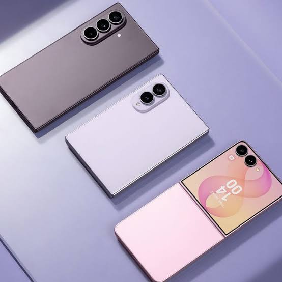Samsung’s New Foldable Phones Are the Best on the Market, but Which One Should You Buy?