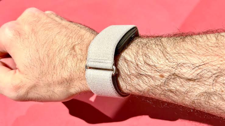 I just went hands-on with the Garmin Cirqa — and it strikes a near-perfect balance between the Fitbit Air and Whoop 5.0