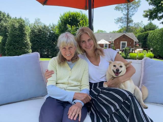 I promised to care for my mom with Alzheimer's. I'm building a tiny home in our yard instead of choosing a care facility.
