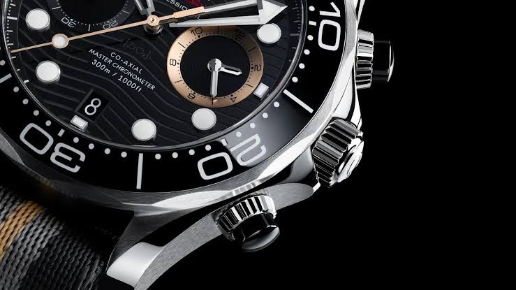 James Bond Officially Has a New Watch. It Breaks with 40 Years of Tradition