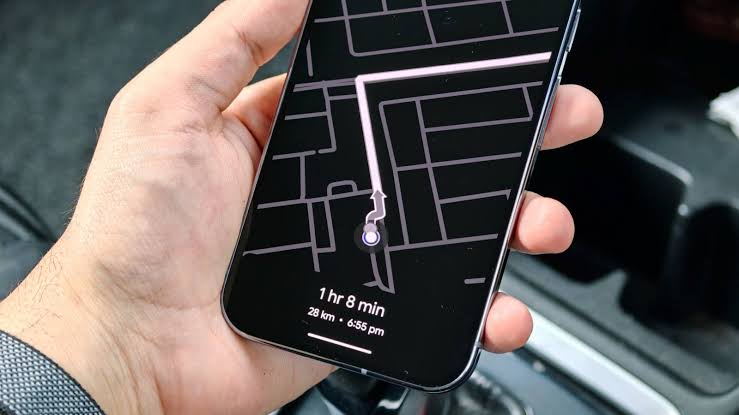 I found a hidden Google Maps feature that made my Pixel's always-on display useful