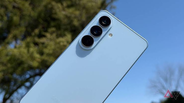 Samsung Galaxy phones are finally catching up to Android rivals with network speed indicator