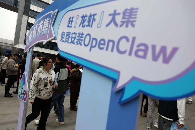 What's the difference between closed, open‑source and open-weight AI? A researcher explains