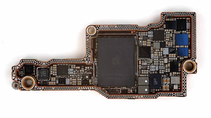 iPhone 18 Pro Logic Board’s High-Resolution Images Show A20 Pro Occupying Larger Die Area With Next-Generation Packaging & Qualcomm 5G Modem