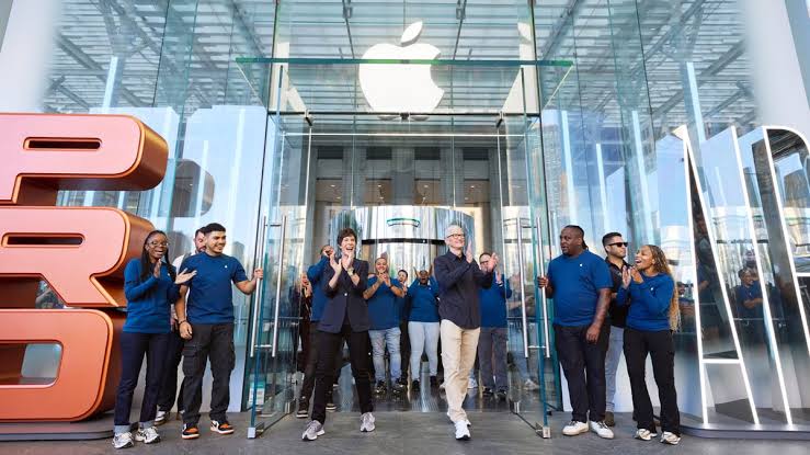Apple Is Reportedly Planning 5 New iPhones -- Including a $2,500 Foldable. Here's What It Means for the Stock.