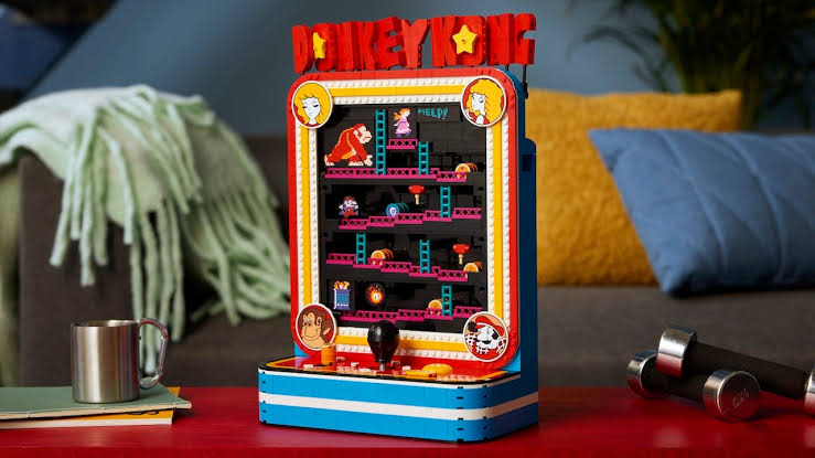 We Go Hands-On With the New LEGO Donkey Kong Arcade Set to Show How You Can 'Play' It