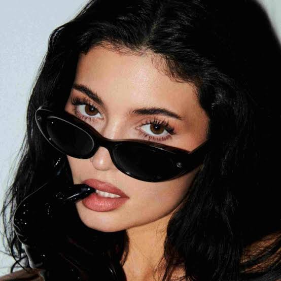 Kylie Jenner’s Meta Glasses Wake Up Wearers With ‘Rise and Shine’