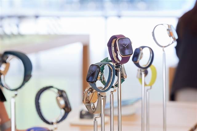 Apple Watch blood pressure alerts drive TASC demand as 2026 redesign looms